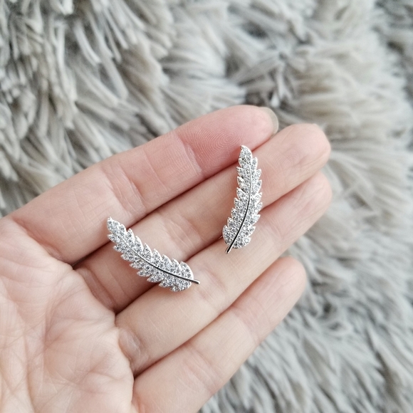 💎NEW💎 FEATHER EAR CLIMBER - Picture 5 of 6